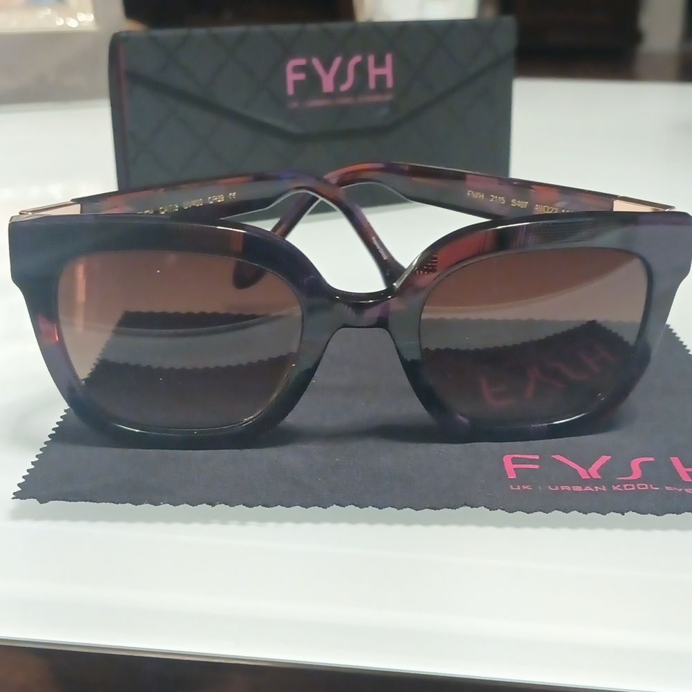 Woman's sunglasses